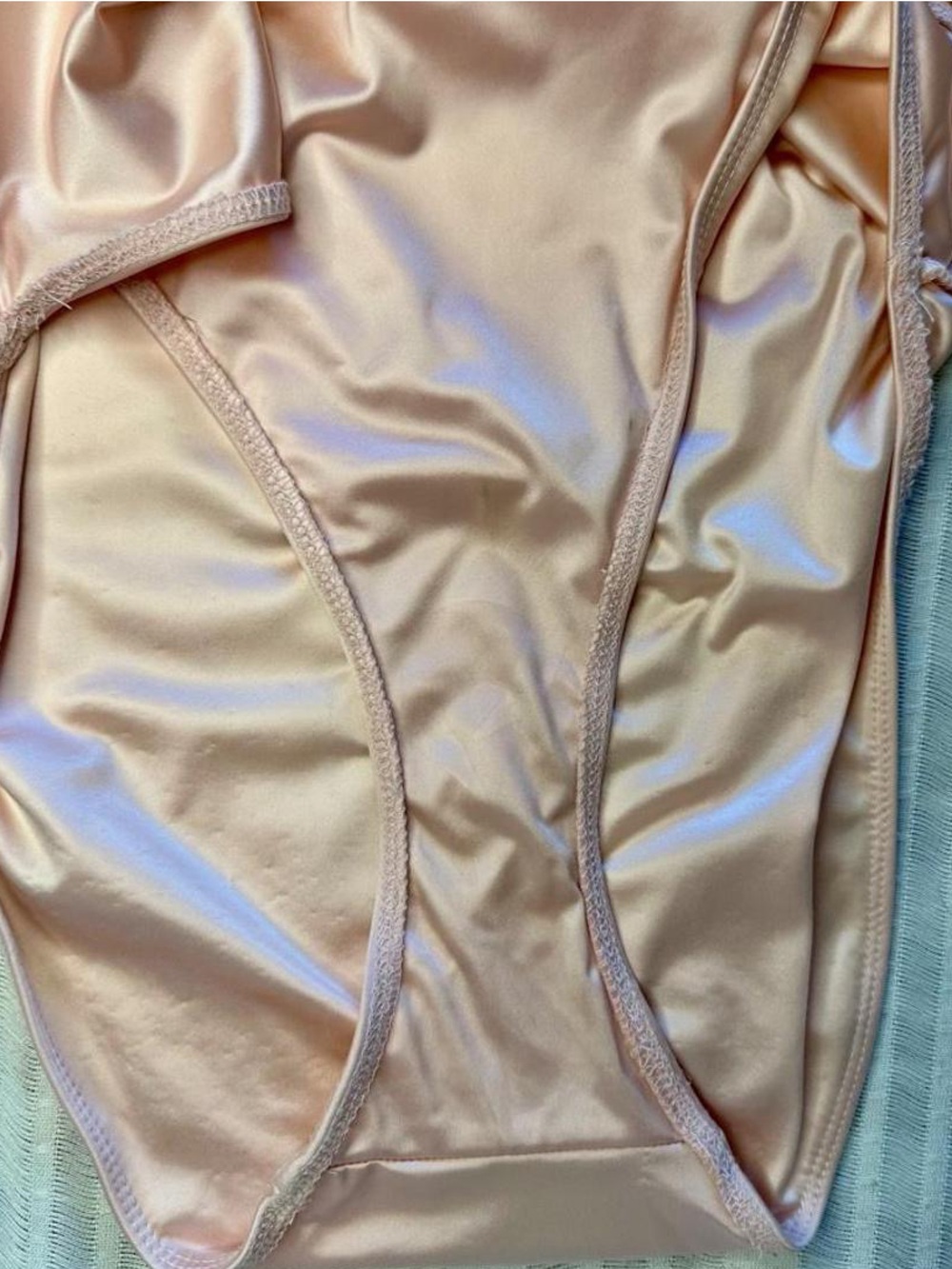 Good American Bubble Pink Front Twist Cutout One Piece Swimsuit - Picture 9 of 12